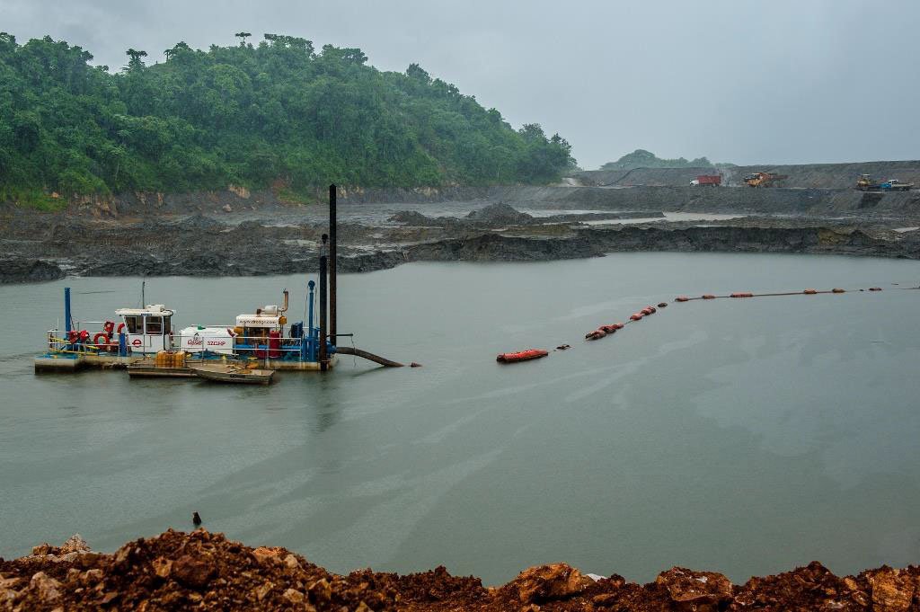 Ellicott® Series 370 Dragon® cutterhead dredge in Springfield